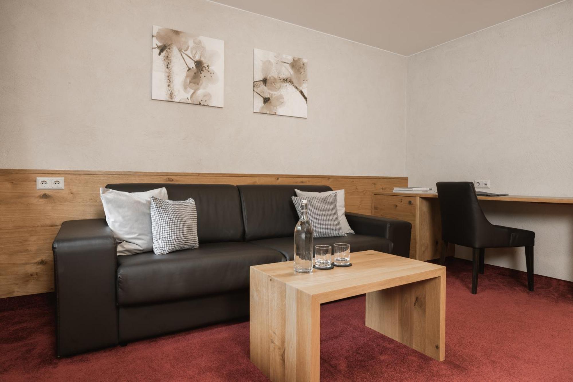 Neueroeffnung Miaflor Familien- & Aktivresort Ried im Oberinntal Room photo