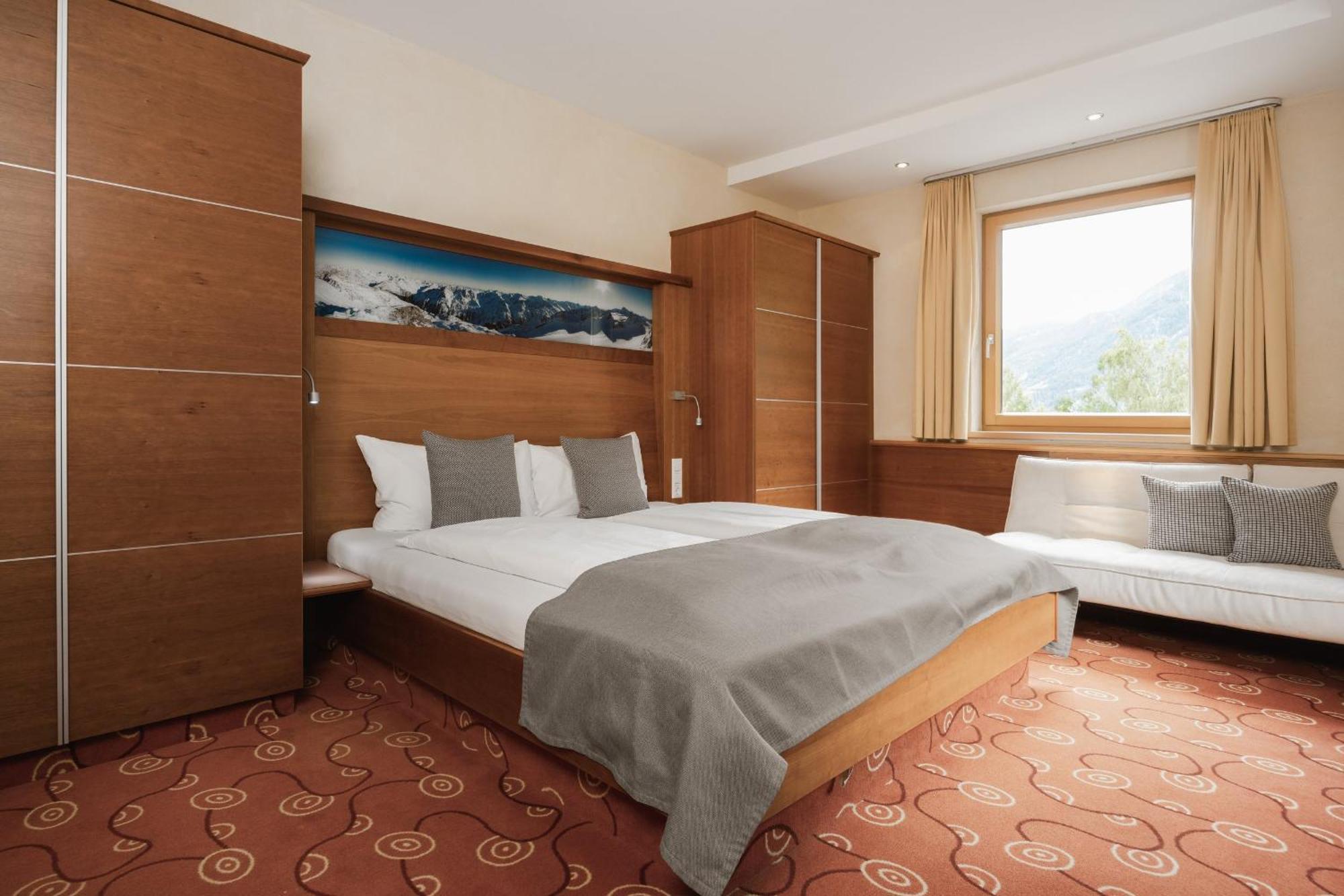 Neueroeffnung Miaflor Familien- & Aktivresort Ried im Oberinntal Room photo